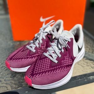 Women’s Size 8 1/2 Nike Zoom Winflo 6 Running Shoes in True Berry